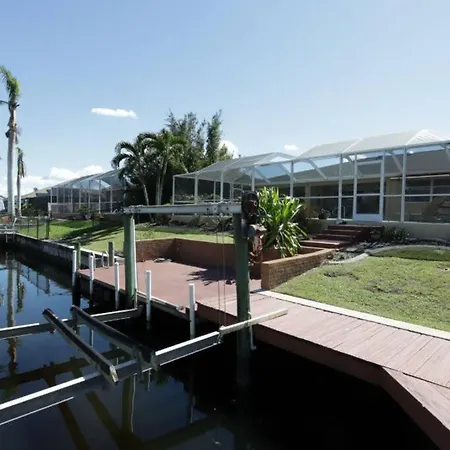 Tropical Breeze Canal Waterfront Home, Heated Pool Cape Coral Exterior photo