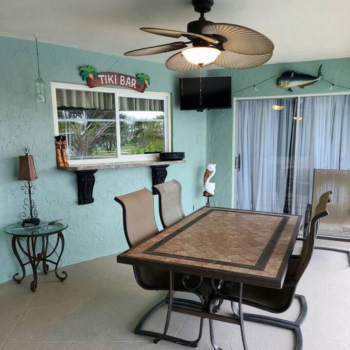 Holiday home Tropical Breeze Canal Waterfront Home, Heated Pool Cape Coral
