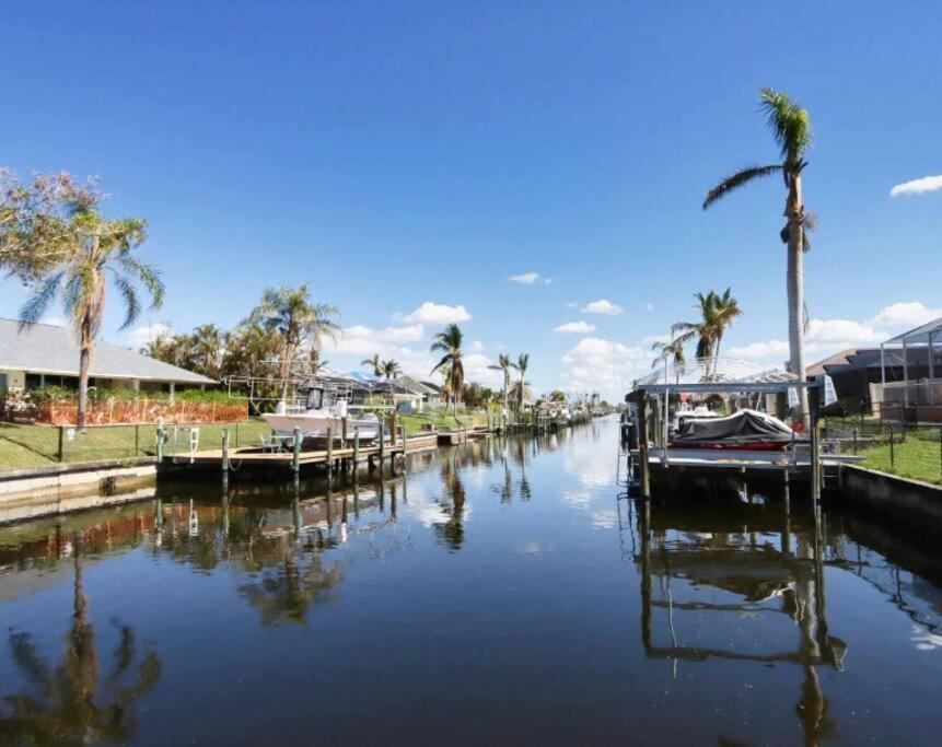 Holiday home Tropical Breeze Canal Waterfront Home, Heated Pool *