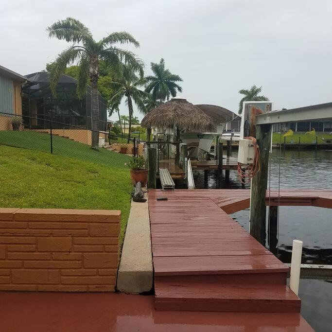 Tropical Breeze Canal Waterfront Home, Heated Pool *