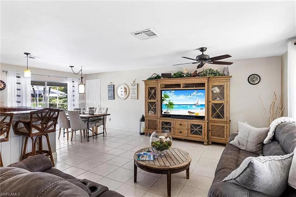 Holiday home Tropical Breeze Canal Waterfront Home, Heated Pool Cape Coral